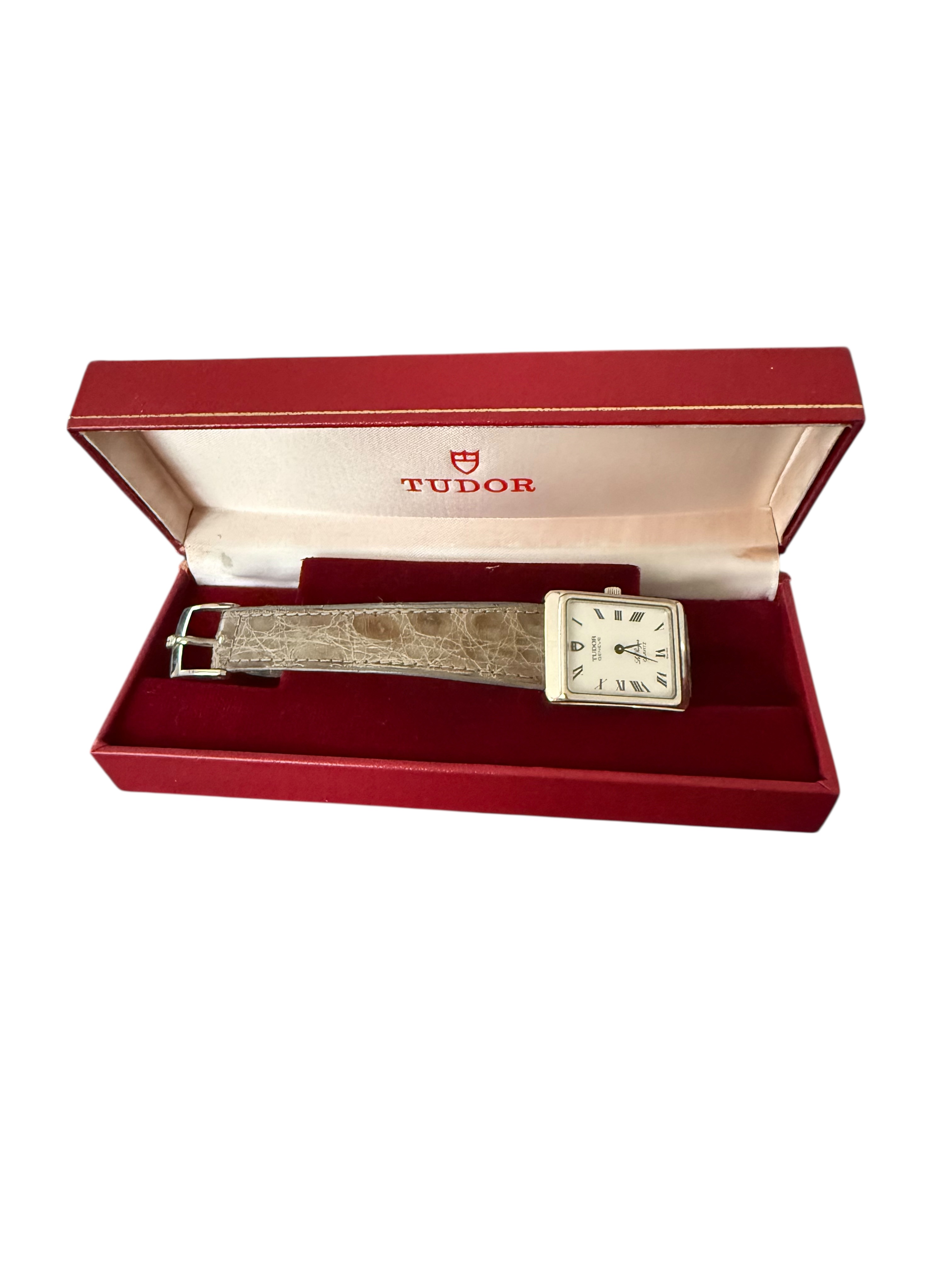 Montre ancienne présentée dans son écrin